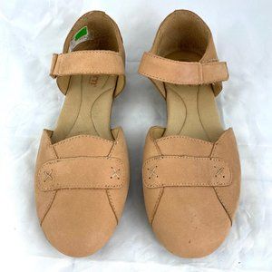 SOLD 🦋 Born Bees in Blush Mary Jane leather flats shoes
